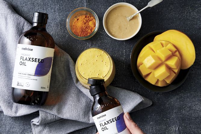 GOLDEN MANGO AND TURMERIC SMOOTHIE